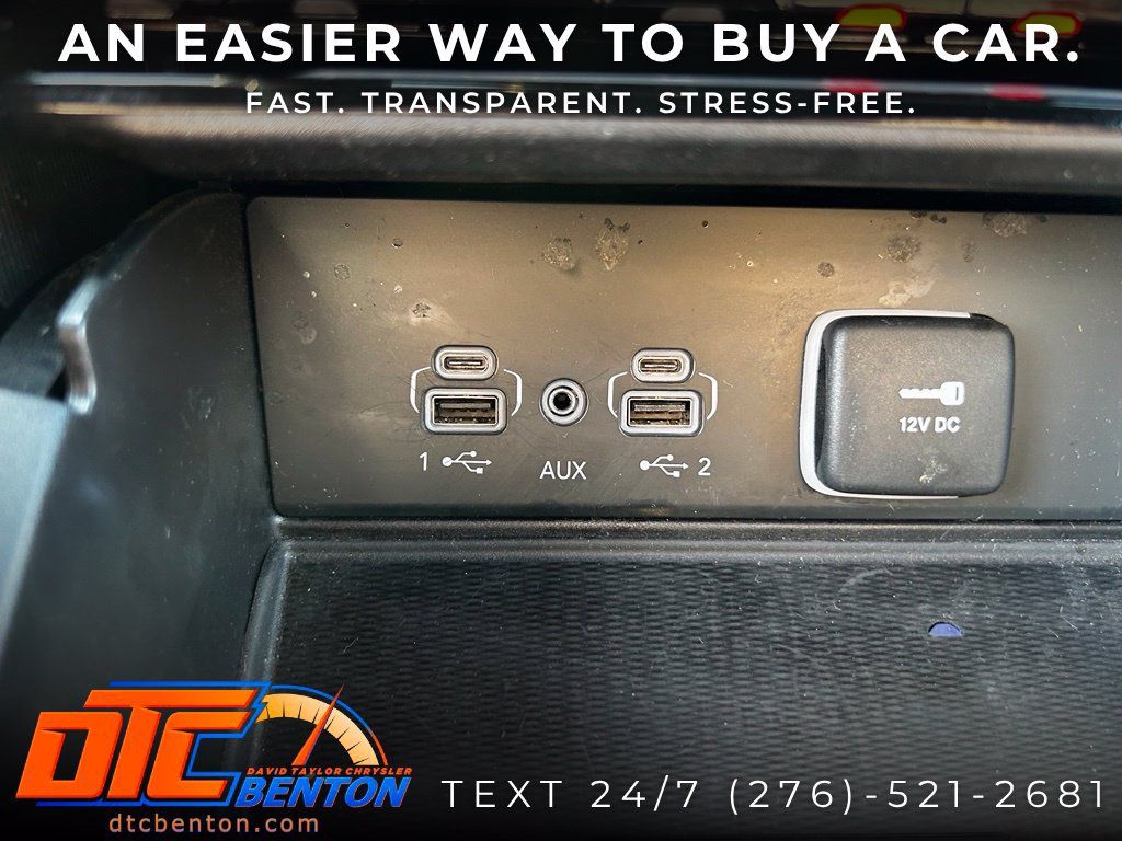Used 2025 Jeep Grand Cherokee Altitude AWD/4WD image 22