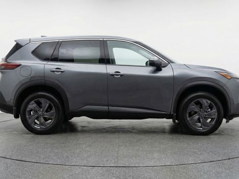Used 2025 Nissan Rogue SV image 11
