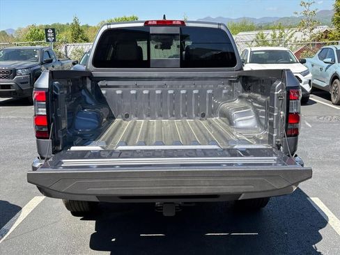 Used 2025 Nissan Frontier SV image 7