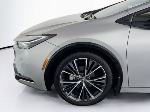 Used 2025 Toyota Prius XLE image 11