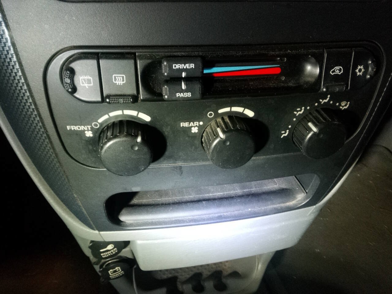 Used 2005 Dodge Grand Caravan SXT FWD image 36