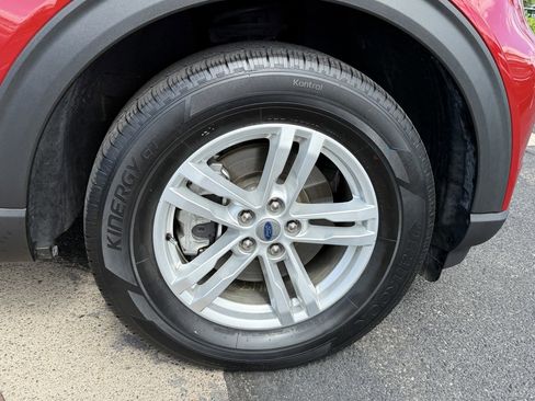 Used 2022 Ford Explorer XLT image 30