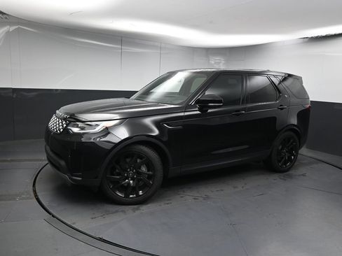 Used 2025 Land Rover Discovery S image 4