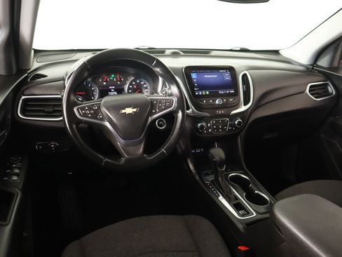 Used 2023 Chevrolet Equinox LT image 2