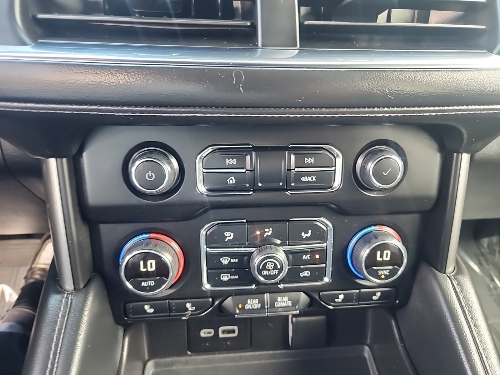 Used 2024 Chevrolet Tahoe LT w/ LT Signature Package AWD/4WD image 27