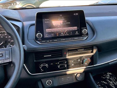 Used 2023 Nissan Rogue S image 6