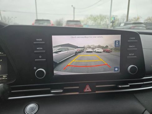 Used 2022 Hyundai Elantra SEL image 12