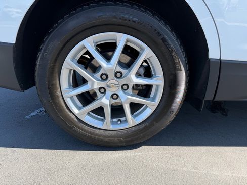 Used 2024 Chevrolet Equinox LT FWD image 27