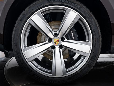 New 2026 Porsche Macan AWD/4WD image 11