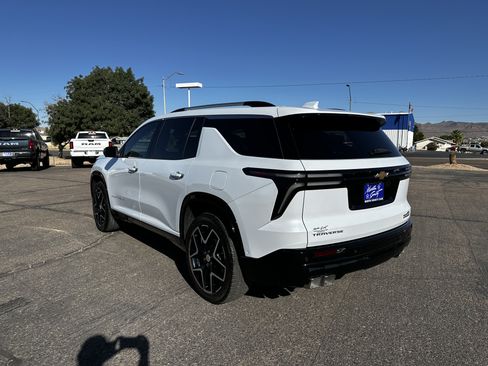 Used 2026 Chevrolet Traverse High Country FWD image 6