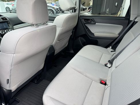 Used 2018 Subaru Forester 2.5i Premium w/ All-Weather Package image 11
