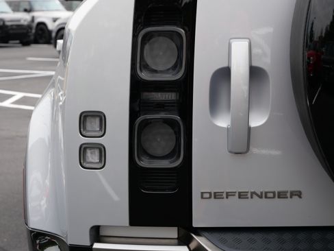 Certified 2024 Land Rover Defender 110 X AWD/4WD image 11