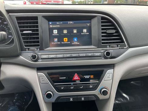 Used 2017 Hyundai Elantra SE image 24