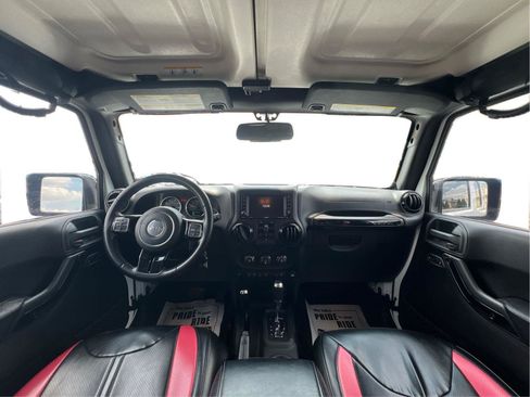 Used 2014 Jeep Wrangler Unlimited Sahara AWD/4WD image 9