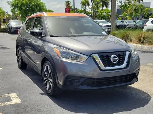 Used 2018 Nissan Kicks SV FWD image 3