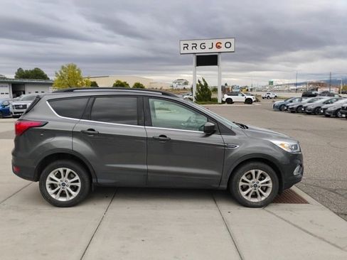 Used 2019 Ford Escape SEL image 4
