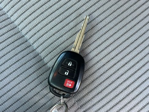 Used 2015 Toyota RAV4 LE AWD/4WD image 29