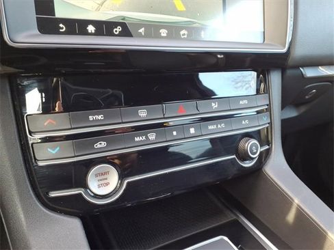 Used 2020 Jaguar F-PACE Premium image 21