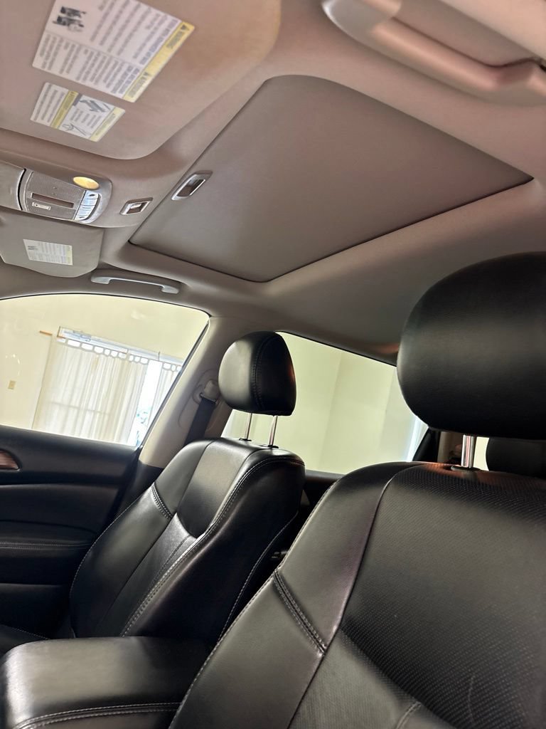 Used 2020 Nissan Pathfinder Platinum AWD/4WD image 17