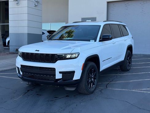 Used 2024 Jeep Grand Cherokee L Altitude RWD image 6