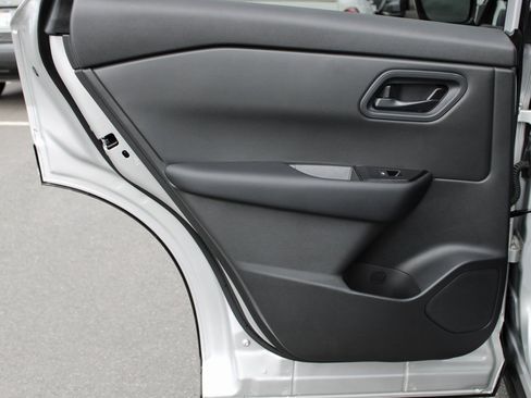 Certified 2025 Nissan Rogue S image 17