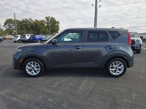 Used 2022 Kia Soul LX w/ Technology Package image 6