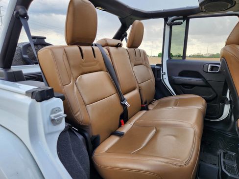 Used 2021 Jeep Wrangler Unlimited Rubicon 4xe w/ Cold Weather Group AWD/4WD image 10