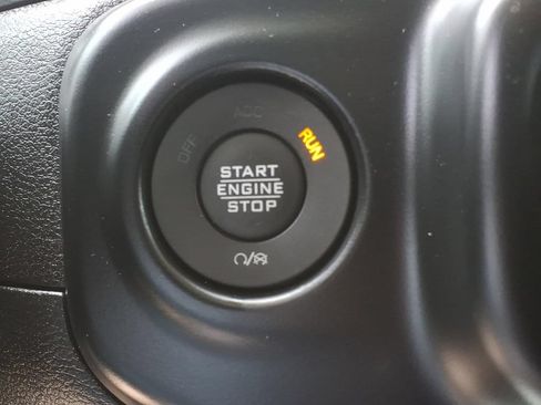 Used 2022 Jeep Wrangler Unlimited Sahara w/ Cold Weather Group AWD/4WD image 24