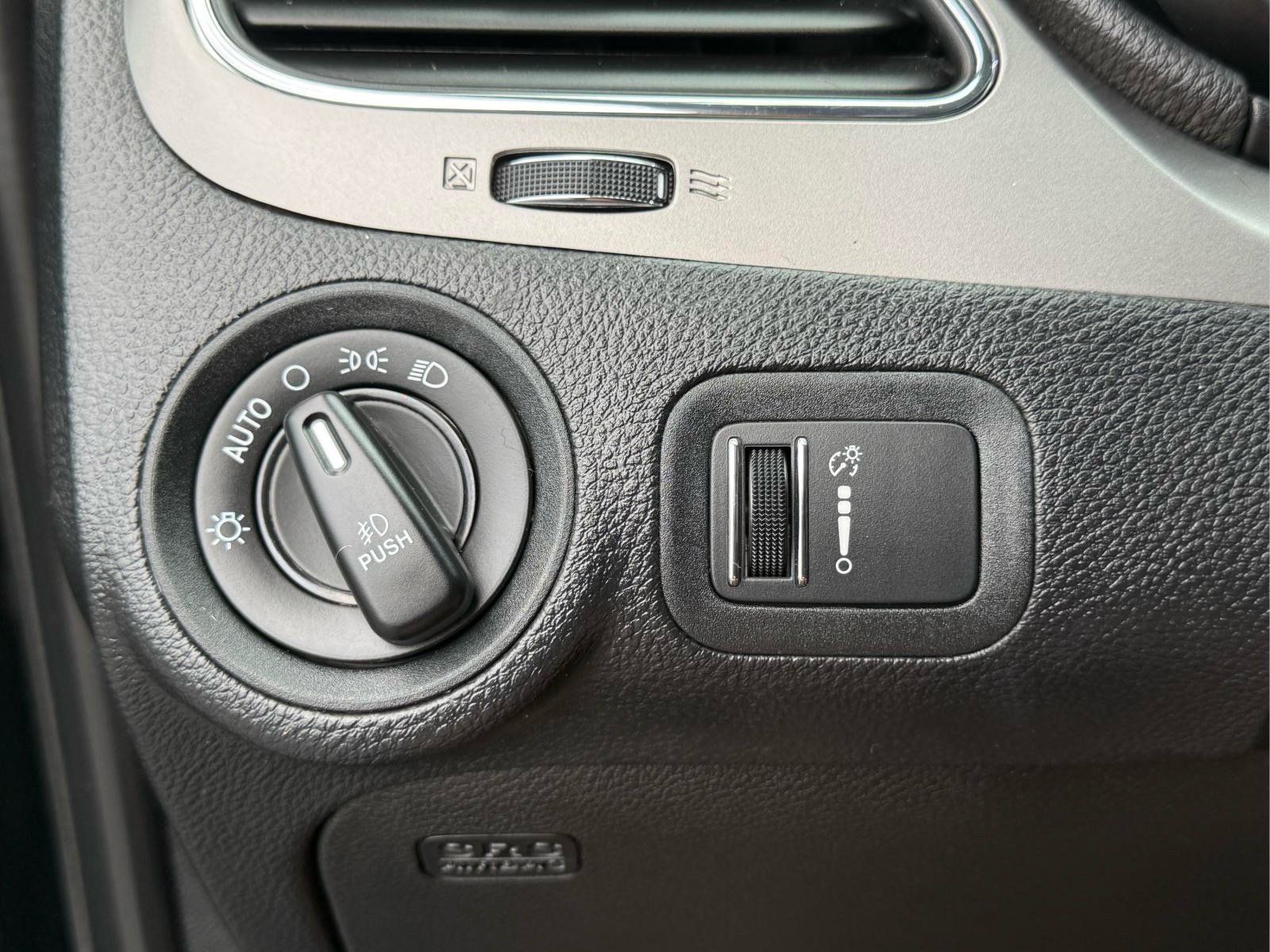 Used 2020 Dodge Journey Crossroad FWD image 21