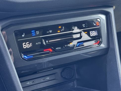 Used 2024 Volkswagen Tiguan SEL R-Line image 31