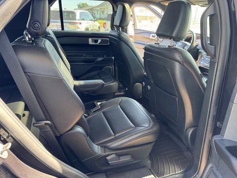 Used 2020 Ford Explorer XLT w/ Equipment Group 202A AWD/4WD image 11
