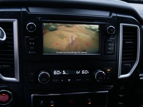 Used 2019 Nissan Titan SV w/ SV Convenience Package image 22