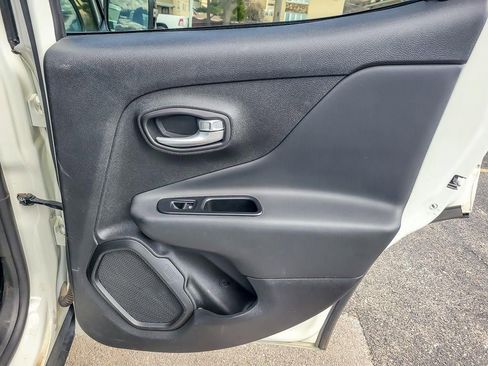 Used 2023 Jeep Renegade Latitude image 22