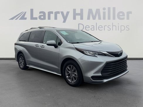 Certified 2023 Toyota Sienna LE FWD image 7