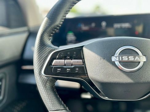 Used 2023 Nissan Ariya FWD image 18