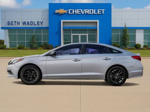 Used 2017 Hyundai Sonata SE FWD image 4