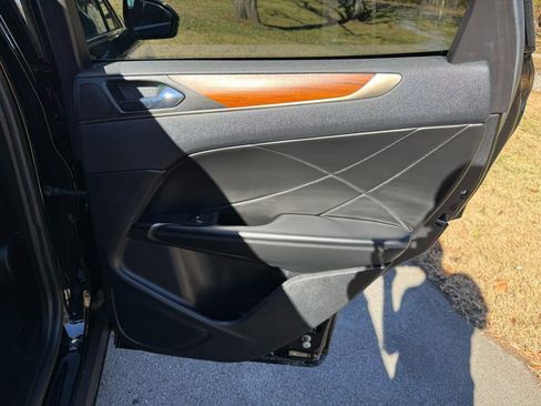 Used 2018 Lincoln MKC Reserve w/ Lincoln MKC Climate Package image 36