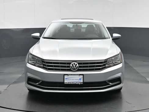 Used 2018 Volkswagen Passat 2.0T SE FWD image 2