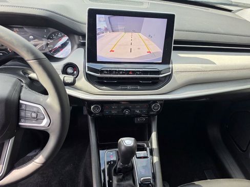 Used 2025 Jeep Compass Limited image 12