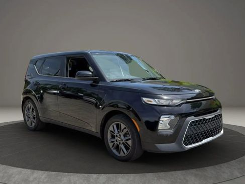 Used 2021 Kia Soul S image 1