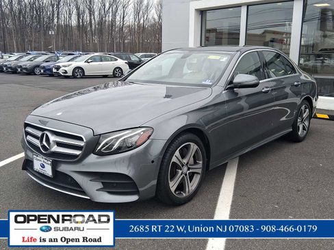 Used 2017 Mercedes-Benz E 300 4MATIC image 3