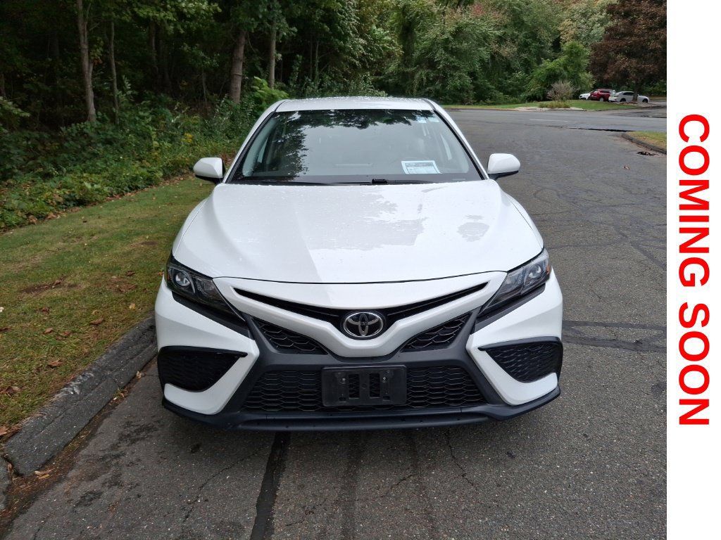 Used 2021 Toyota Camry SE w/ Carpet Mat Package (TMS) FWD image 3