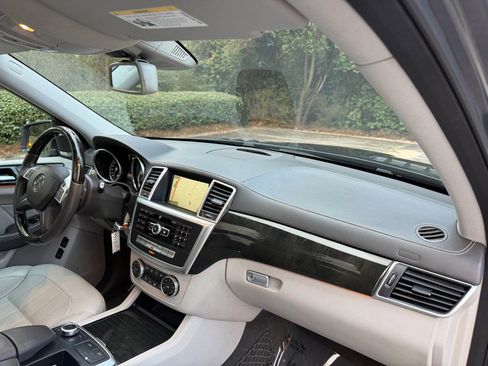 Used 2016 Mercedes-Benz GL 450 4MATIC image 26