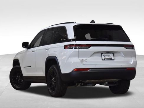 New 2026 Jeep Grand Cherokee Altitude AWD/4WD image 2