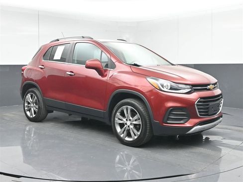 Used 2020 Chevrolet Trax LT w/ Driver Confidence Package image 3
