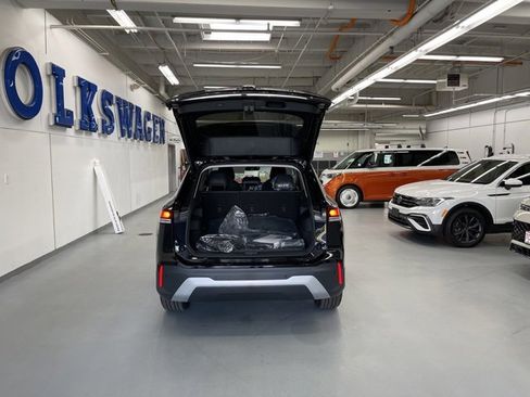 New 2026 Volkswagen Tiguan SE image 11