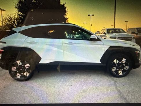 Used 2025 Hyundai Kona SEL FWD image 6
