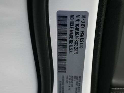 Used 2025 Jeep Grand Cherokee Altitude image 17