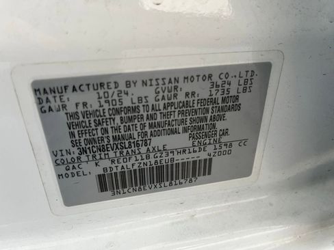 Used 2025 Nissan Versa SV image 29