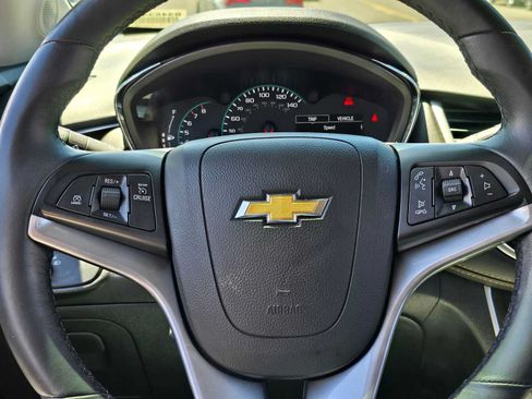 Used 2020 Chevrolet Trax LT w/ Driver Confidence Package AWD/4WD image 24